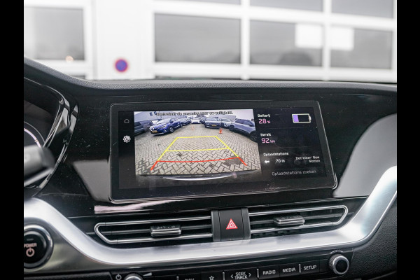 Kia e-Niro ExecutiveLine 64 kWh l Lederen bekleding l Stoel Stuurwielverwarming l JBL premium sound systeem l Schuifkantel dak l SOH 95,8 l