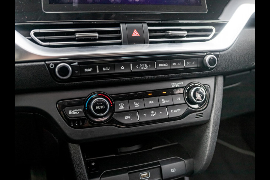 Kia e-Niro ExecutiveLine 64 kWh l Lederen bekleding l Stoel Stuurwielverwarming l JBL premium sound systeem l Schuifkantel dak l SOH 95,8 l