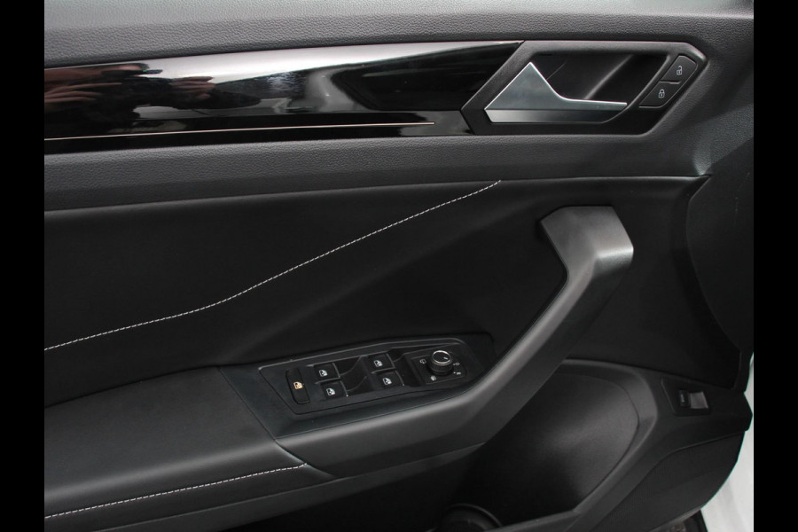 Volkswagen T-Roc 1.5 TSI DSG R-Line+Blackpack | Panorama dak | Climate control | Adaptieve cruise control | LED | Navigatie | Achteruitrijcamera | Parkeersensoren | Apple Carplay/ Android Auto | Radio
