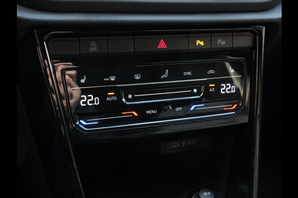 Volkswagen T-Roc 1.5 TSI DSG R-Line+Blackpack | Panorama dak | Climate control | Adaptieve cruise control | LED | Navigatie | Achteruitrijcamera | Parkeersensoren | Apple Carplay/ Android Auto | Radio