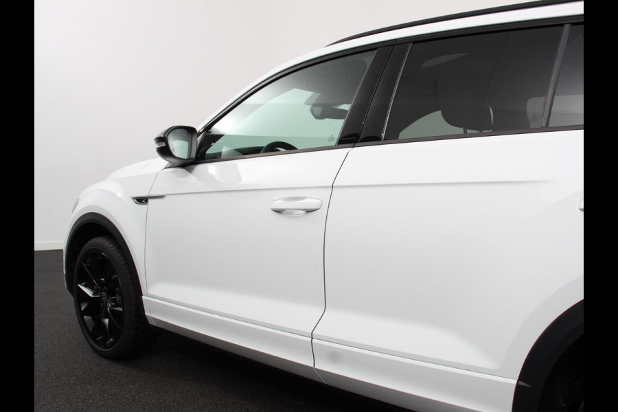 Volkswagen T-Roc 1.5 TSI DSG R-Line+Blackpack | Panorama dak | Climate control | Adaptieve cruise control | LED | Navigatie | Achteruitrijcamera | Parkeersensoren | Apple Carplay/ Android Auto | Radio