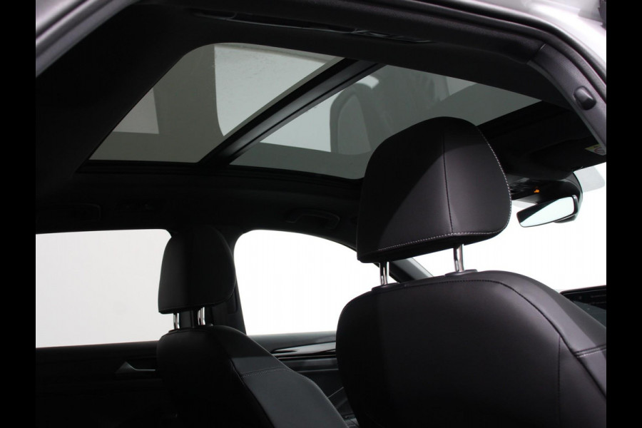 Volkswagen T-Roc 1.5 TSI R-Line+Blackpack Climate control | Adaptieve cruise control | LED | Navigatie | Achteruitrijcamera | Parkeersensoren | Apple Carplay/ Android Auto | Radio