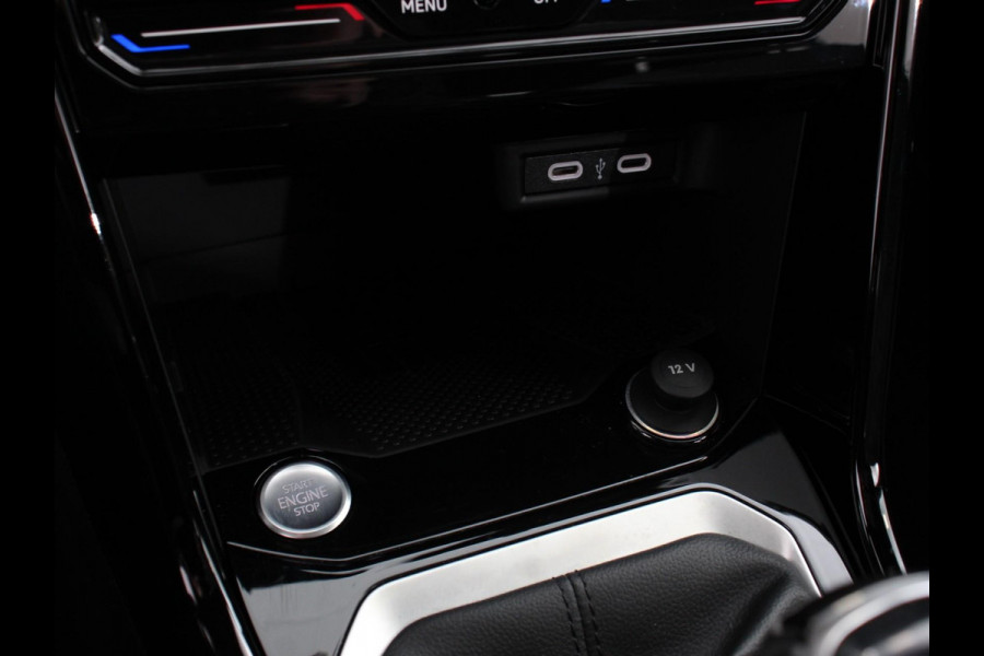 Volkswagen T-Roc 1.5 TSI R-Line+Blackpack Climate control | Adaptieve cruise control | LED | Navigatie | Achteruitrijcamera | Parkeersensoren | Apple Carplay/ Android Auto | Radio