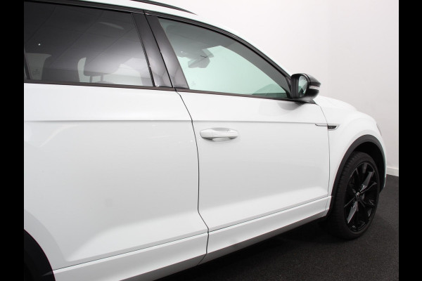 Volkswagen T-Roc 1.5 TSI R-Line+Blackpack Climate control | Adaptieve cruise control | LED | Navigatie | Achteruitrijcamera | Parkeersensoren | Apple Carplay/ Android Auto | Radio