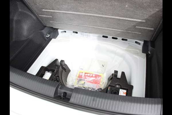 Volkswagen T-Roc 1.5 TSI R-Line+Blackpack Climate control | Adaptieve cruise control | LED | Navigatie | Achteruitrijcamera | Parkeersensoren | Apple Carplay/ Android Auto | Radio