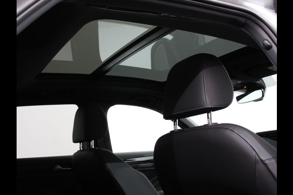 Volkswagen T-Roc 1.5 TSI DSG R-Line+Blackpack Climate control | Adaptieve cruise control | Panoramadak | LED | Navigatie | Achteruitrijcamera | Parkeersensoren | Apple Carplay/ Android Auto | Radio