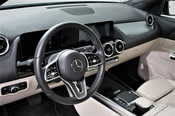 Mercedes-Benz GLA 200 Automaat Progressive Mercedes-Benz GLA-klasse 200 Progressive | Navigatie | Camera | Lederen Bekleding | Elektrische Achterklep | DAB  LED |