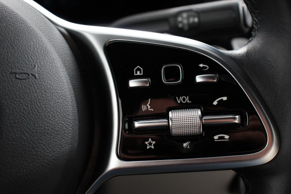 Mercedes-Benz GLA 200 Automaat Progressive Mercedes-Benz GLA-klasse 200 Progressive | Navigatie | Camera | Lederen Bekleding | Elektrische Achterklep | DAB  LED |