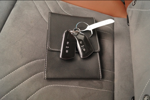 Volkswagen ID.4 First 77kWh -SOH92%-TREKHAAK-CAM-NAVI-PDC-