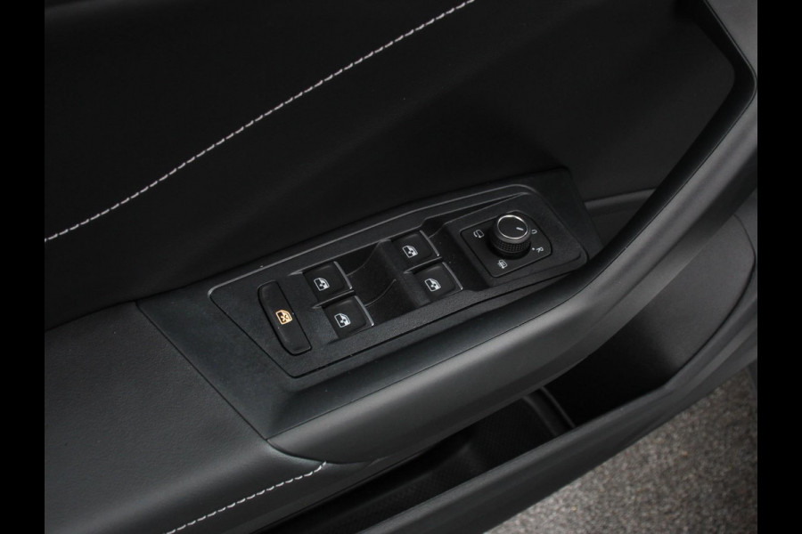 Volkswagen T-Roc 1.5 TSI DSG R-Line+Blackpack Climate control | Adaptieve cruise control | Panoramadak | LED | Navigatie | Achteruitrijcamera | Parkeersensoren | Apple Carplay/ Android Auto | Radio