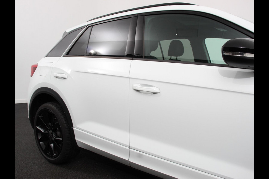 Volkswagen T-Roc 1.5 TSI DSG R-Line+Blackpack Climate control | Adaptieve cruise control | Panoramadak | LED | Navigatie | Achteruitrijcamera | Parkeersensoren | Apple Carplay/ Android Auto | Radio