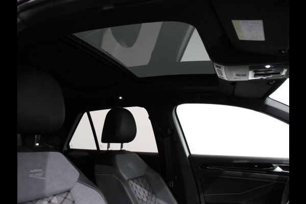 Volkswagen T-Roc 1.5 TSI DSG R-Line+Blackpack Climate control | Adaptieve cruise control | Panoramadak | LED | Navigatie | Achteruitrijcamera | Parkeersensoren | Apple Carplay/ Android Auto | Radio