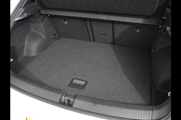 Volkswagen T-Roc 1.5 TSI DSG R-Line+Blackpack Climate control | Adaptieve cruise control | Panoramadak | LED | Navigatie | Achteruitrijcamera | Parkeersensoren | Apple Carplay/ Android Auto | Radio