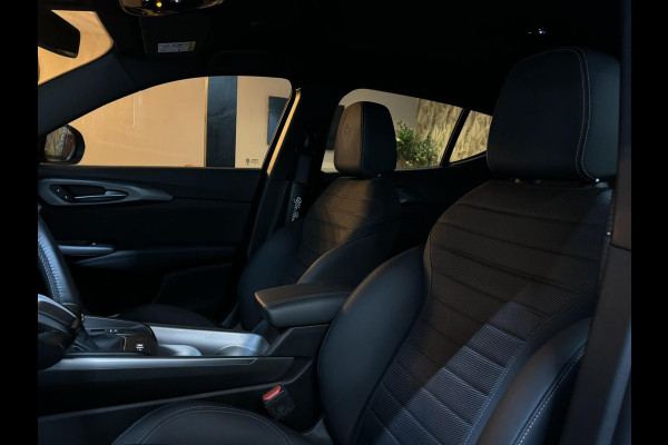 Alfa Romeo Tonale 1.5T Hybrid Ti Garantie StuurVW StoelVW Camera Adoptieve Cruise Elek Achterklep Navi Clima Led Dab Rijklaar