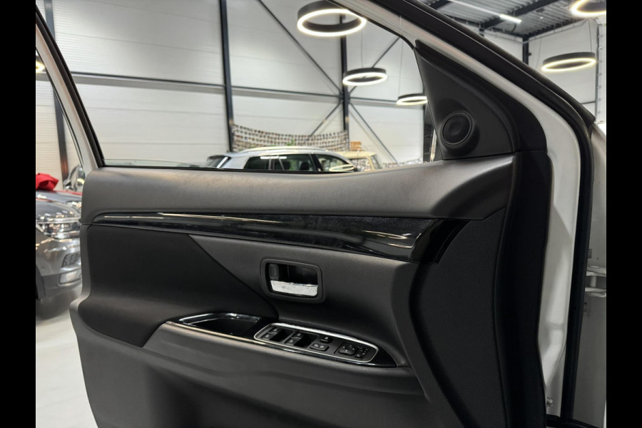 Mitsubishi Outlander 2.4 PHEV Intense Garantie Camera Navi StoelVW LED Cruise Clima Rijklaar