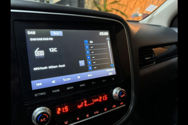 Mitsubishi Outlander 2.4 PHEV Intense Garantie Camera Navi StoelVW LED Cruise Clima Rijklaar