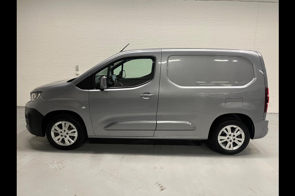 Peugeot Partner 1.5 BlueHDI 131pk euro6 Premium, Airco, CruiseControl, Camera, navigatie, Metallic, Trekhaak, LMV, Rijklaarprijs!