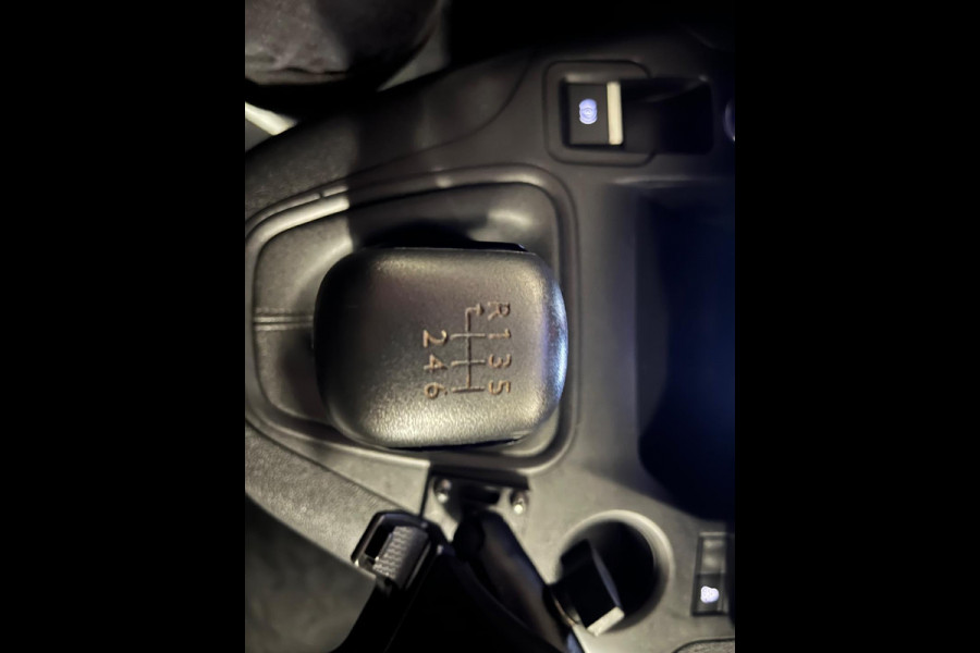 Peugeot Partner 1.5 BlueHDI 131pk euro6 Premium, Airco, CruiseControl, Camera, navigatie, Metallic, Trekhaak, LMV, Rijklaarprijs!