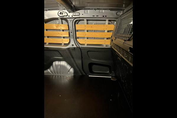 Peugeot Partner 1.5 BlueHDI 131pk euro6 Premium, Airco, CruiseControl, Camera, navigatie, Metallic, Trekhaak, LMV, Rijklaarprijs!