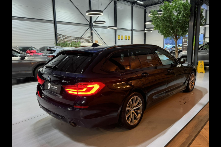 BMW 5 Serie Touring 520i Sport Line M Garantie Pano Memory StoelVentilatie StoelVW Elek Stuur Elek Achterklep Navi Cruise Rijklaar
