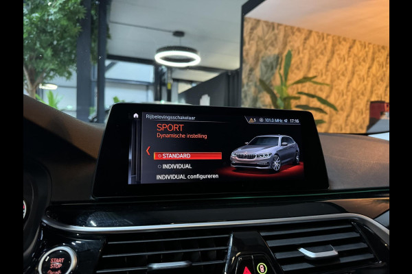 BMW 5 Serie Touring 520i Sport Line M Garantie Pano Memory StoelVentilatie StoelVW Elek Stuur Elek Achterklep Navi Cruise Rijklaar
