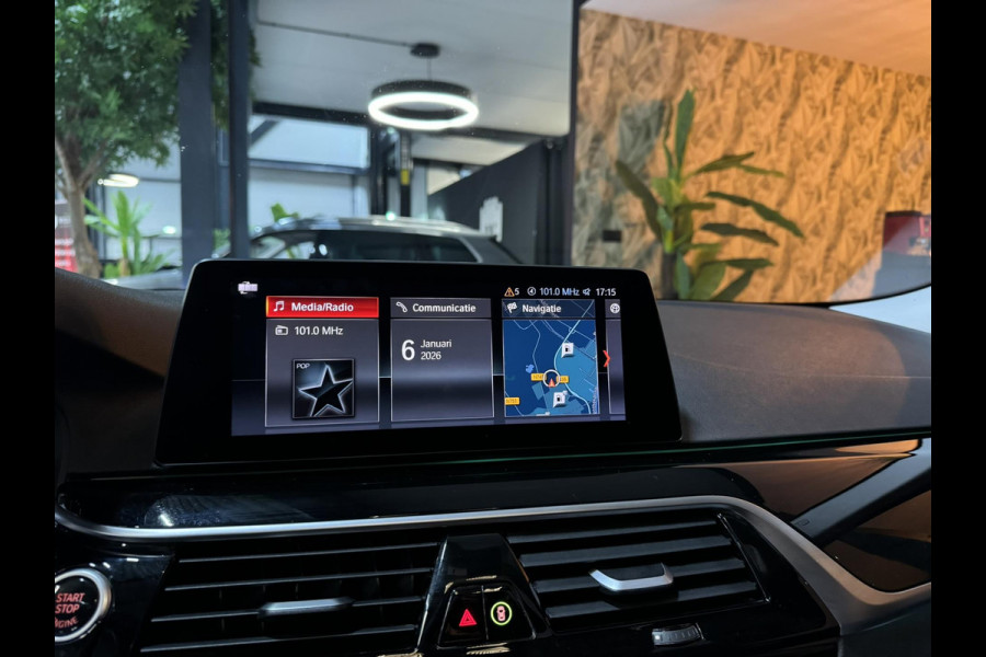 BMW 5 Serie Touring 520i Sport Line M Garantie Pano Memory StoelVentilatie StoelVW Elek Stuur Elek Achterklep Navi Cruise Rijklaar