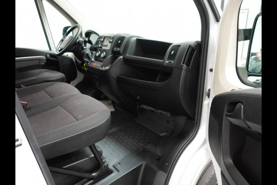 Citroën Jumper L2H2 120pk Navigatie Camera Airco Cruise control Trekhaak Sidebars 3-zits Euro6