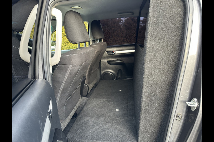 Toyota Hilux 2.4 D-4D AUTOMAAT / 4x4 / 1e EIG. / 3.500 KG AHG / CAMERA / TREKHAAK / ECC / CRUISE / CARPLAY