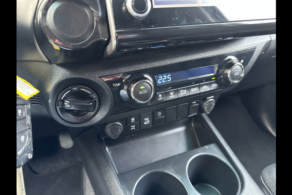 Toyota Hilux 2.4 D-4D AUTOMAAT / 4x4 / 1e EIG. / 3.500 KG AHG / CAMERA / TREKHAAK / ECC / CRUISE / CARPLAY