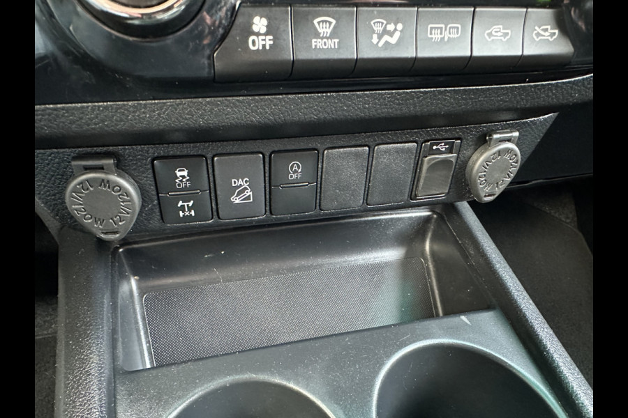 Toyota Hilux 2.4 D-4D AUTOMAAT / 4x4 / 1e EIG. / 3.500 KG AHG / CAMERA / TREKHAAK / ECC / CRUISE / CARPLAY