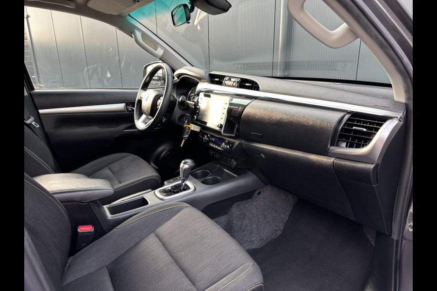 Toyota Hilux 2.4 D-4D AUTOMAAT / 4x4 / 1e EIG. / 3.500 KG AHG / CAMERA / TREKHAAK / ECC / CRUISE / CARPLAY