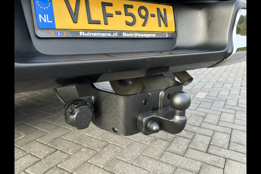 Toyota Hilux 2.4 D-4D AUTOMAAT / 4x4 / 1e EIG. / 3.500 KG AHG / CAMERA / TREKHAAK / ECC / CRUISE / CARPLAY