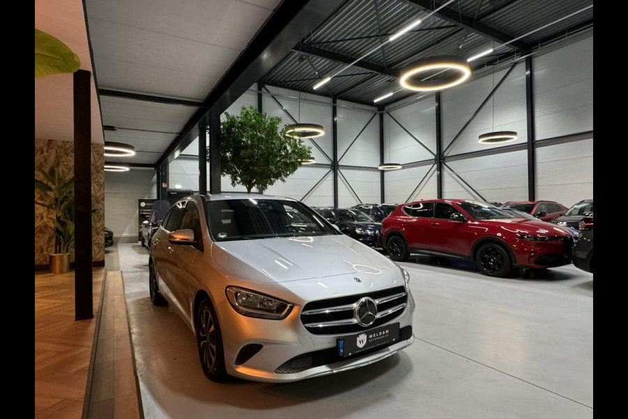 Mercedes-Benz B-Klasse 180 Business Solution NAP Garantie Carplay Camera Elek. Achterklep Led Cruise Clima Navi Rijklaar
