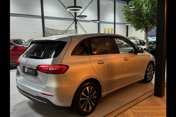 Mercedes-Benz B-Klasse 180 Business Solution NAP Garantie Carplay Camera Elek. Achterklep Led Cruise Clima Navi Rijklaar