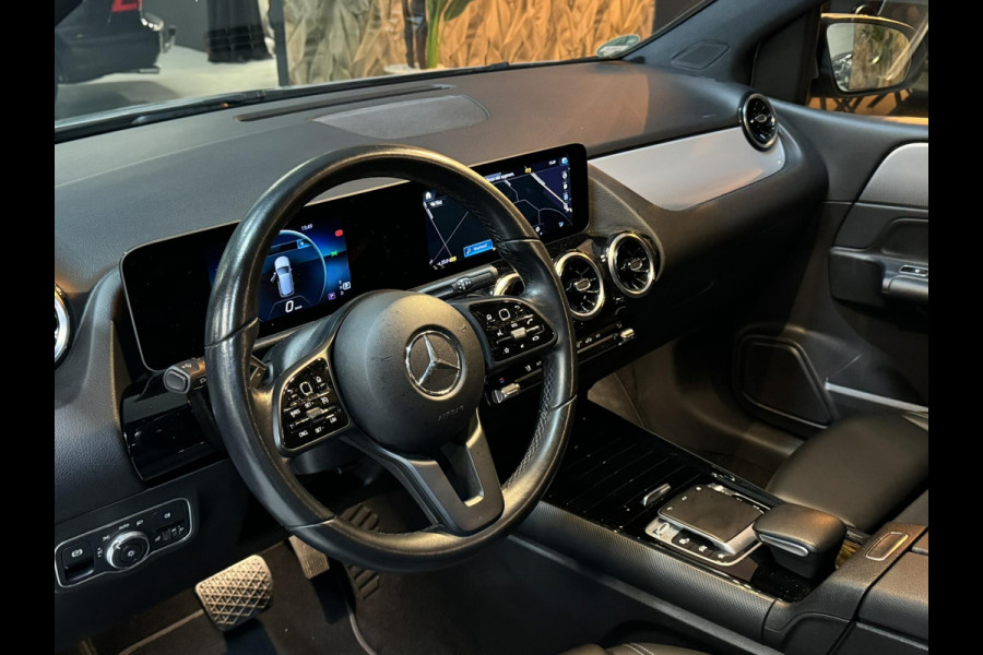 Mercedes-Benz B-Klasse 180 Business Solution NAP Garantie Carplay Camera Elek. Achterklep Led Cruise Clima Navi Rijklaar