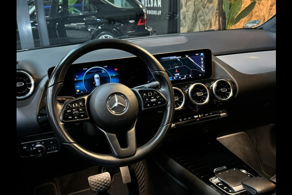 Mercedes-Benz B-Klasse 180 Business Solution NAP Garantie Carplay Camera Elek. Achterklep Led Cruise Clima Navi Rijklaar