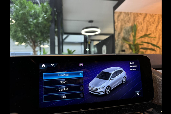 Mercedes-Benz B-Klasse 180 Business Solution NAP Garantie Carplay Camera Elek. Achterklep Led Cruise Clima Navi Rijklaar