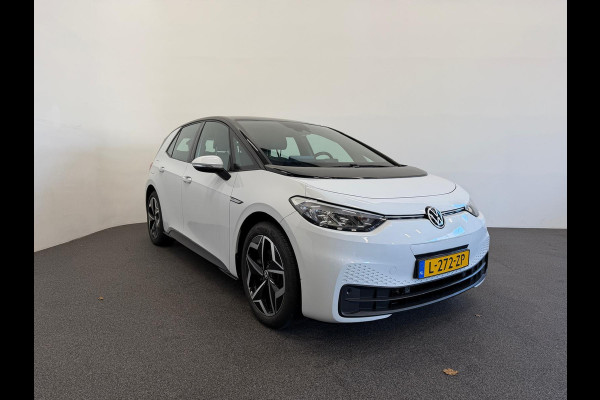 Volkswagen ID.3 Life 58 kWh Navigatie Apple Carplay/Android Auto Parkeersensoren achter Adaptive Cruise Control Stoel- en stuurverwarming Full Led Climate Control