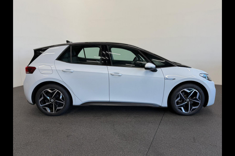 Volkswagen ID.3 Life 58 kWh Navigatie Apple Carplay/Android Auto Parkeersensoren achter Adaptive Cruise Control Stoel- en stuurverwarming Full Led Climate Control