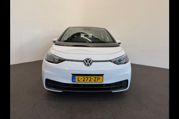 Volkswagen ID.3 Life 58 kWh Navigatie Apple Carplay/Android Auto Parkeersensoren achter Adaptive Cruise Control Stoel- en stuurverwarming Full Led Climate Control