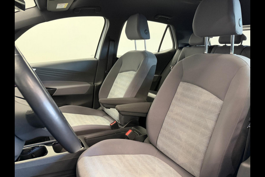 Volkswagen ID.3 Life 58 kWh Navigatie Apple Carplay/Android Auto Parkeersensoren achter Adaptive Cruise Control Stoel- en stuurverwarming Full Led Climate Control