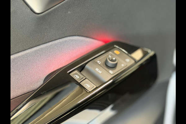 Volkswagen ID.3 Life 58 kWh Navigatie Apple Carplay/Android Auto Parkeersensoren achter Adaptive Cruise Control Stoel- en stuurverwarming Full Led Climate Control