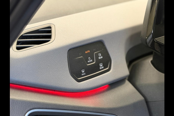 Volkswagen ID.3 Life 58 kWh Navigatie Apple Carplay/Android Auto Parkeersensoren achter Adaptive Cruise Control Stoel- en stuurverwarming Full Led Climate Control