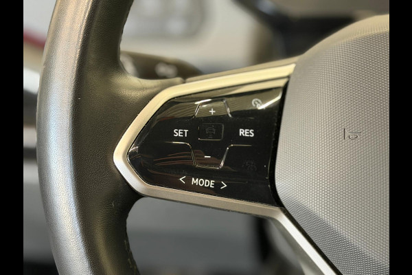 Volkswagen ID.3 Life 58 kWh Navigatie Apple Carplay/Android Auto Parkeersensoren achter Adaptive Cruise Control Stoel- en stuurverwarming Full Led Climate Control