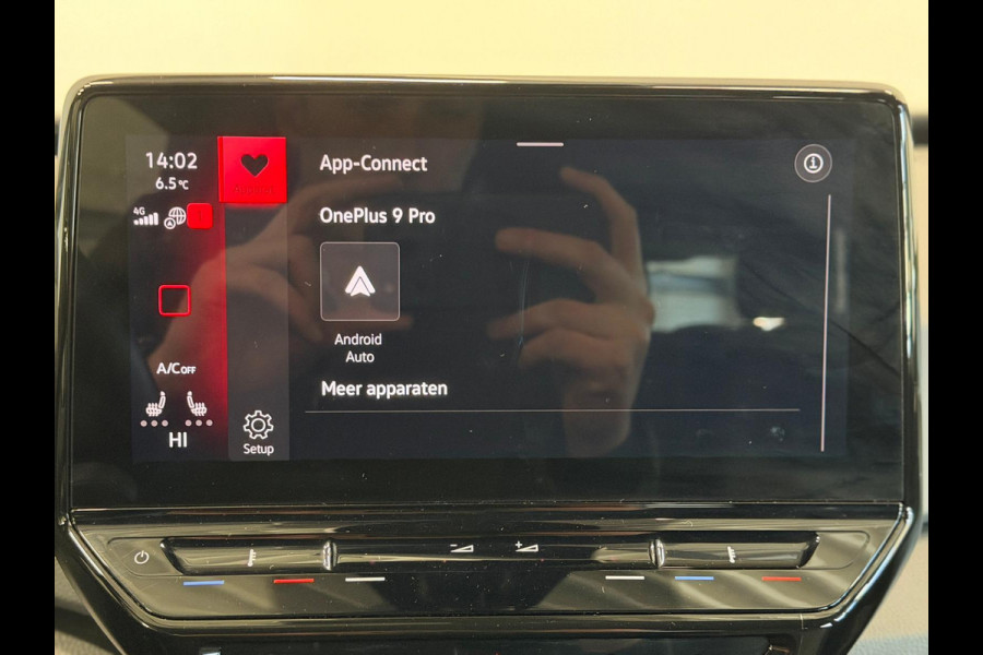 Volkswagen ID.3 Life 58 kWh Navigatie Apple Carplay/Android Auto Parkeersensoren achter Adaptive Cruise Control Stoel- en stuurverwarming Full Led Climate Control