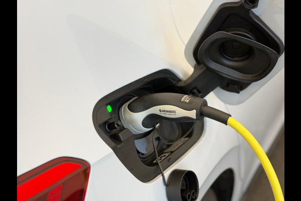 Volkswagen ID.3 Life 58 kWh Navigatie Apple Carplay/Android Auto Parkeersensoren achter Adaptive Cruise Control Stoel- en stuurverwarming Full Led Climate Control