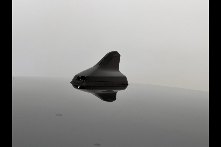 Volkswagen ID.3 Life 58 kWh Navigatie Apple Carplay/Android Auto Parkeersensoren achter Adaptive Cruise Control Stoel- en stuurverwarming Full Led Climate Control