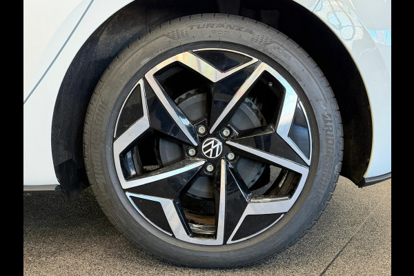 Volkswagen ID.3 Life 58 kWh Navigatie Apple Carplay/Android Auto Parkeersensoren achter Adaptive Cruise Control Stoel- en stuurverwarming Full Led Climate Control