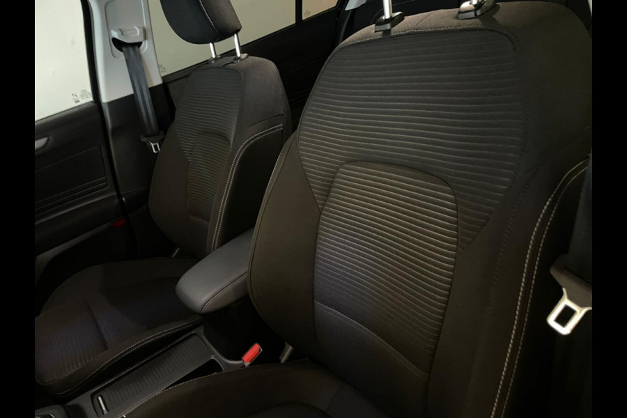 Ford Focus 1.0 EcoBoost Hybrid Titanium AIRCO NAVI CRUISE ELEK RAMEN CENT VERG VELGEN KEYLESS PRIVACYGLAS NIEUWSTAAT