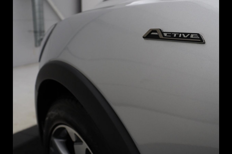 Ford Focus 1.0 EcoBoost Hybrid Active | Stoelverwarming | Trekhaak | Camera | Stuurverwarming | Carplay | Keyless | Full LED | Navigatie | Parkeerhulp | Climate control | Cruise control